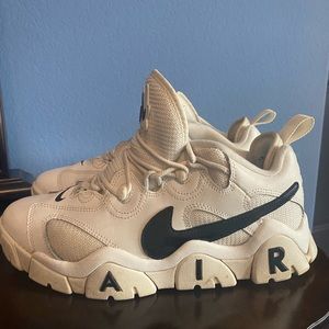 Nike Air Barrage size 8.5